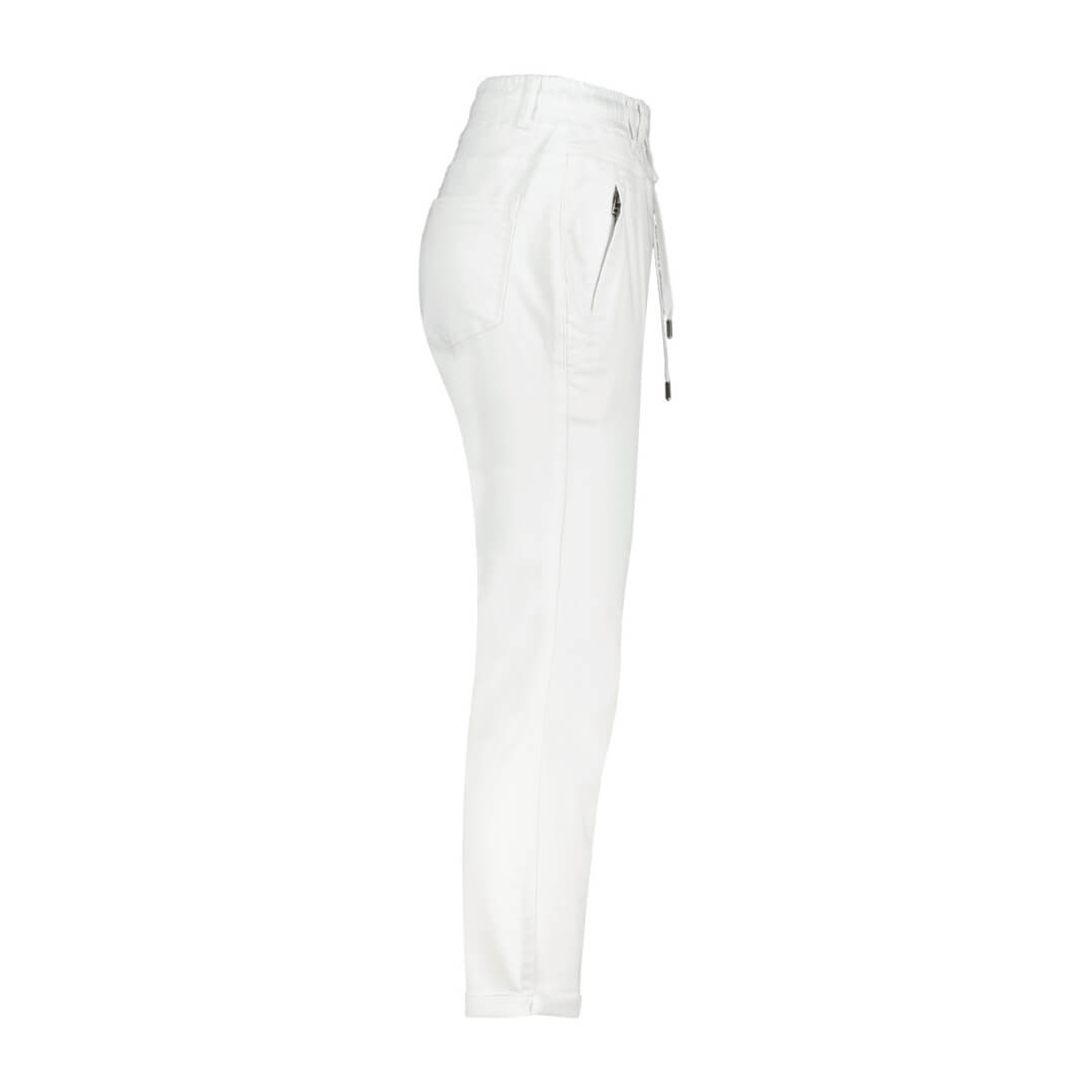  Red Button Tessy Crop Jogger White! Made with a blend of 77% cotton, 22% recycled polyester, and 1% elastane, these joggers offer a comfortable and flexible fit. Featuring a drawstring waist, two side zip pockets, and two back pockets, they're perfect for both lounging and styling on the go